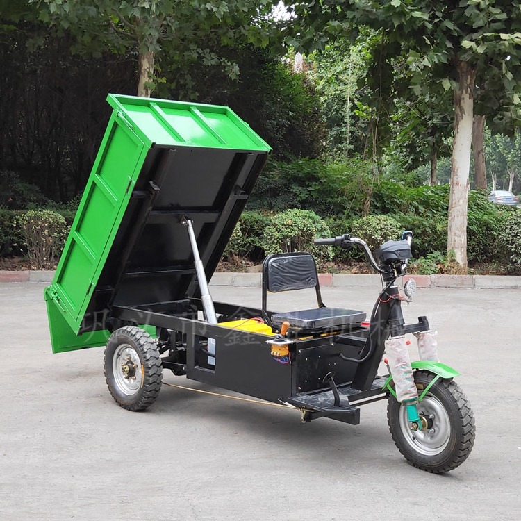 電動翻斗車轉運作業(yè)在抗洪一線